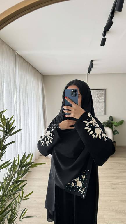 عباية للعيد بتطريز يدوي مشجر ابيض 