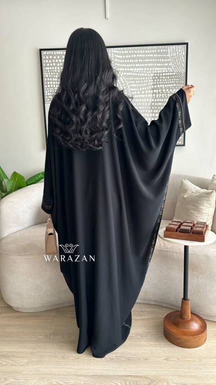 عباية سوداء عملية