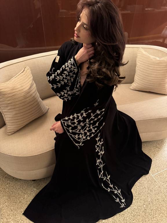 عباية ملكي كرستال بتطريز يدوي 