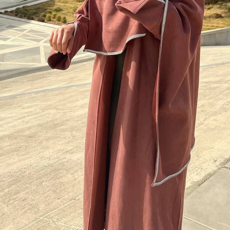 عبايه شامواه Dark pink بكلفة 3قطع شامل الطرحة