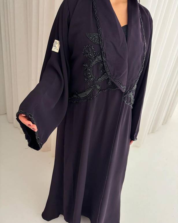 عباية رسمية بشك وكرستال يدوي شامل الطرحة