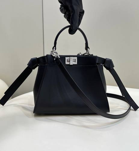 فندي peekaboo مقاس 23cm