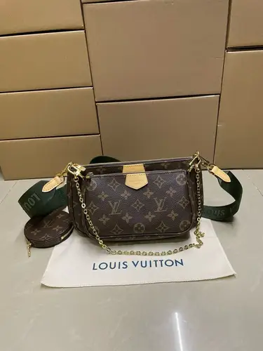 Louis Vuitton Multi Pochette Size 24cm