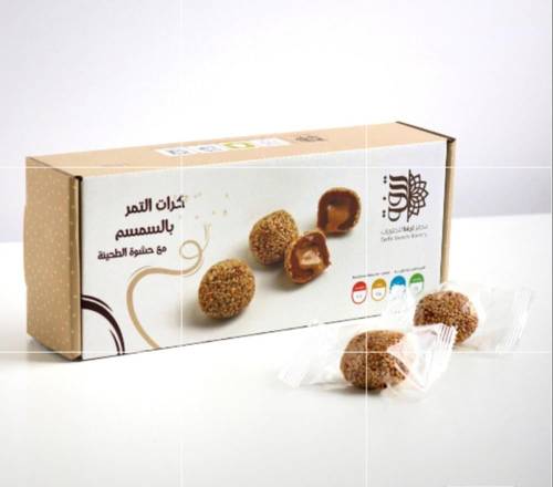 كرات التمر بالسمسم مع حشوة الطحينه ترفه