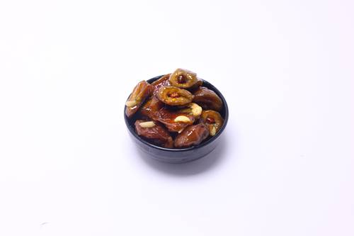 سكري محشي باللوز
ومغطى بالمكسرات الفاخرة