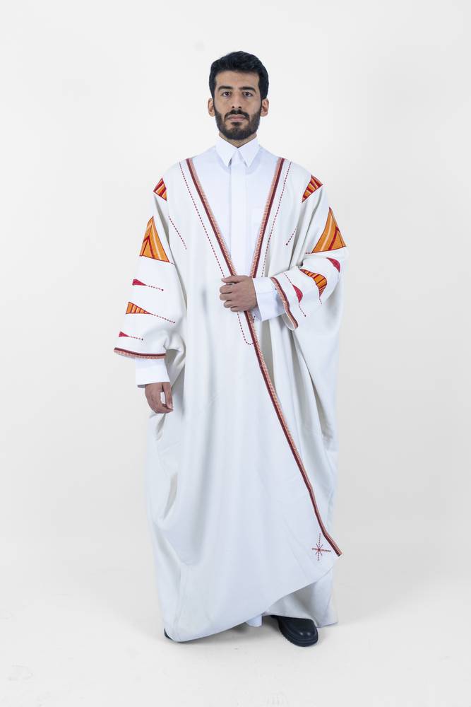 الجبة باللون الأبيض