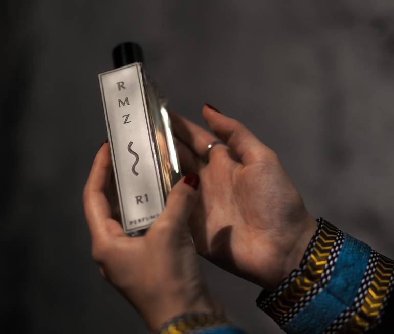 عطر R1