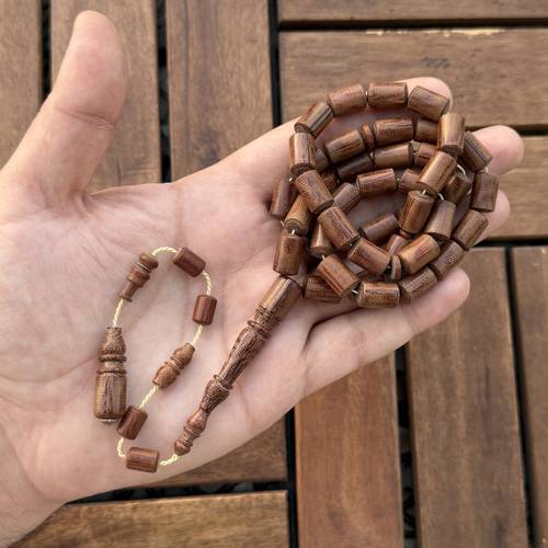 خشب الثعبان (خامة طبيعية صلبه وثقيلة) عدد الخرز 43 مقاس الخرز 8*13ملي خراطة هاني الصيني 