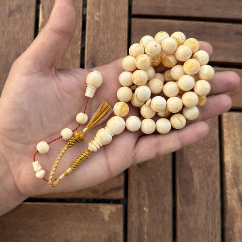 مستكة مصري بريحة (خامة مصنعة) عدد الخرز 45 مقاس الخرز 12ملي بكركوشة قماش من تفصيلنا وتنفيذنا 