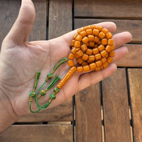 ما يسمى تراب كهرمان (خامة مصنعة جديدة) عدد الخرز 65 مقاس الخرز 8*8ملي بكركوشة قماش من تفصيلنا 