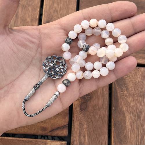 حجر (خامة طبيعية) عدد الخرز 39 مقاس 8ملي بكركوشة وفواصل فضة موديل طربزوني 