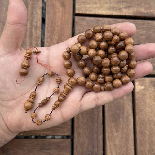 كوك (خامة طبيعية) عدد الخرز 61 مقاس الخرز 9.5ملي خراطة ورشة سيد الاسبيرات شاهد وكبوس بالاضافة الى 2ملي مسك3 الاكثر طلباً لتطيب المسباح