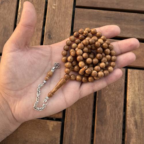 كوك طبيعي (خامة طبيعية) عدد الخرز 99 مقاس 7.5ملي بكركوشة حديد من تصميمنا وتفصيلنا 