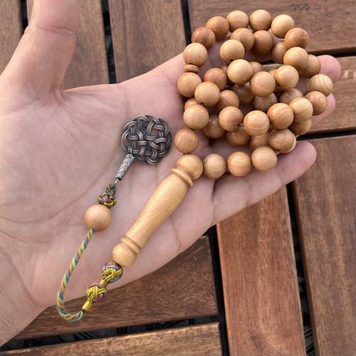 خشب الزيتون (خامة طبيعية) عدد الخرز 45 مقاس 12ملي بكركوشة قماش مضاف اليه فضة طربزوني من تفصيلنا 