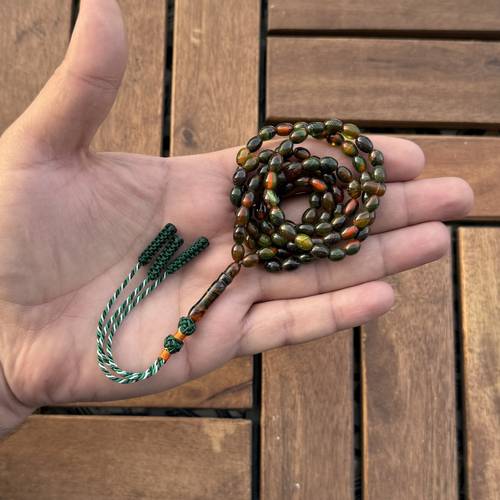 صب جديد ما يسمى فاتوران (خامة مصنعة جديد) عدد الخرز 99 مقاس الخرز 5*7ملي بكركوشة قماش من تفصيلنا  ملاحظة: السبحة ذات خرز صغير 