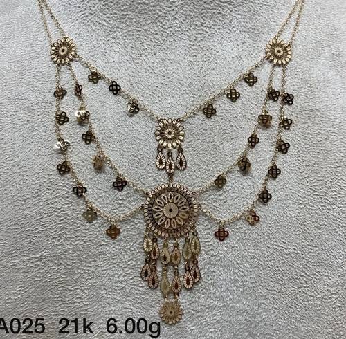 عقد ذهب عيار 21