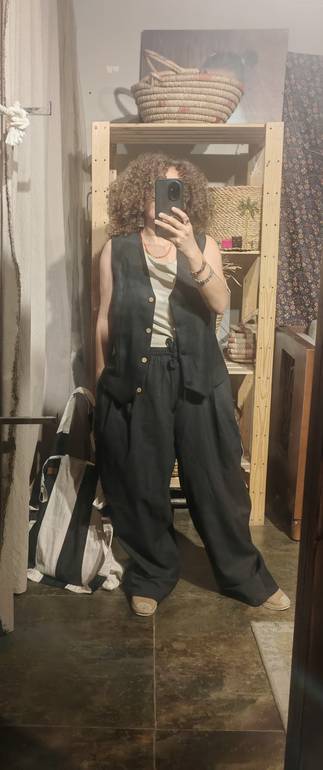 Black linen balloon shape pants.