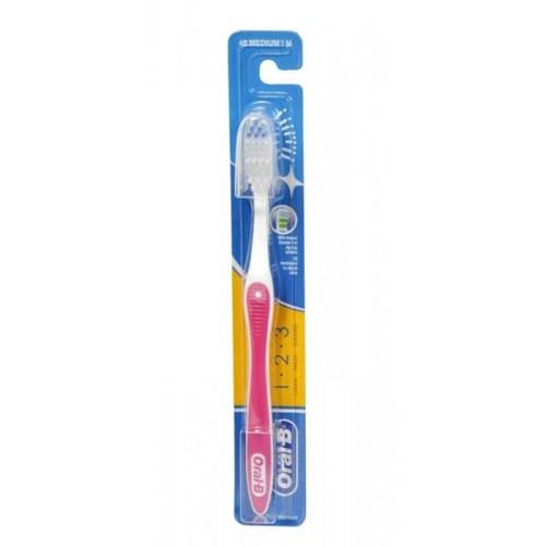 Oral-B Medium Toothbrush (Size 40)