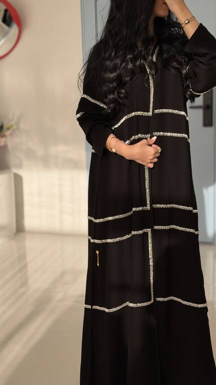 809# عباية بتطريز فضي