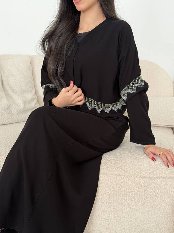 707# عباية سوداء مع شك خرز