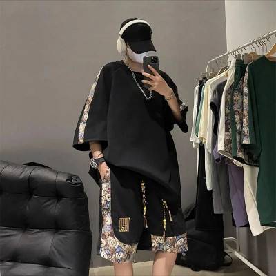 طقم تيشيرت وشورت مطبوع عليه رسومات سوداء للرجال ، ملابس جمالية من قطعتين ، ملابس رجالية عصرية ، قطن ، جديد ، عرض ،