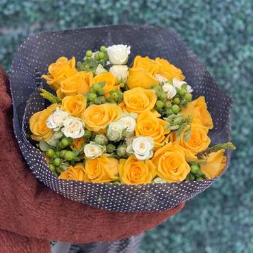 باقة ورد بريفي روز أصفر Pry31