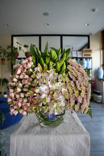 Glass Vase with mix flowers