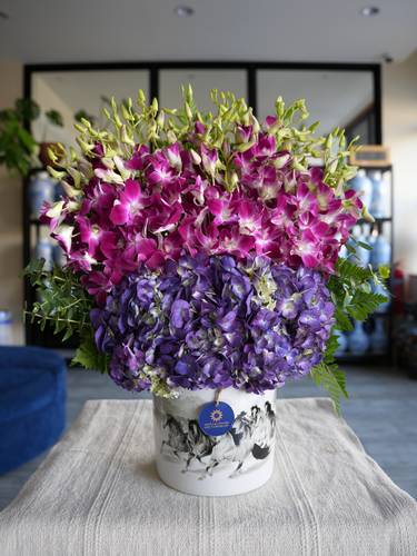 Ceramics vase mix flowers