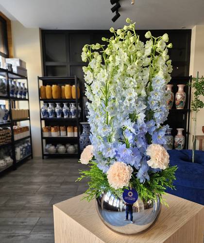 Sliver vase mix flowers
