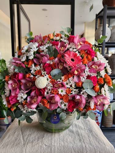 Glass vase mix flowers