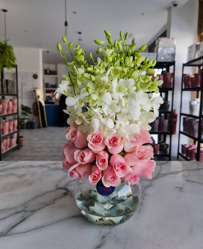 Glass Vase with roses & orchid 