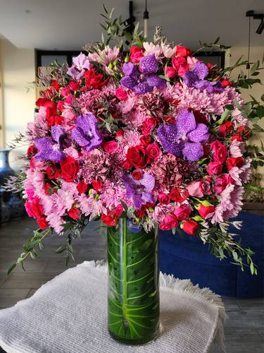Glass vase mix flowers