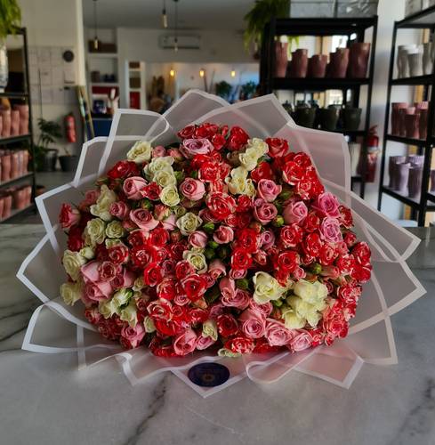 Bouquet with  spray roses 50 stems 
