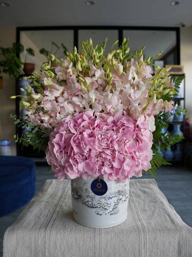Ceramics vase mix flowers