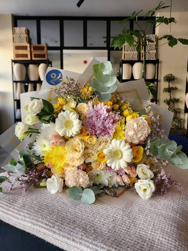 mix flowers bouquet 