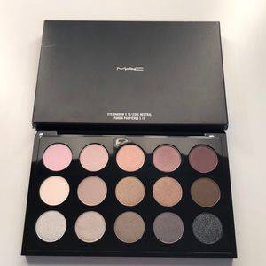 M.A.C Eye shadow x15 Cool Neutral
