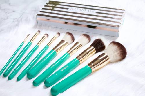 مجموعة Illuminate by Ashley Brush Set مكونة من 8 قطع 