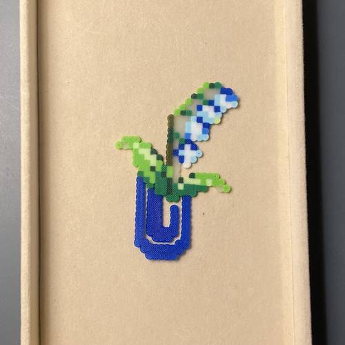 فاصل كتاب ( وردة زرقاء )