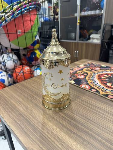 فانوس مضيآ