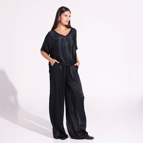V Neck - Silky Lounge Set in Black