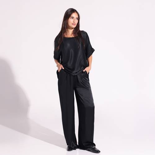 Round Neck - Silky Lounge Set in Black