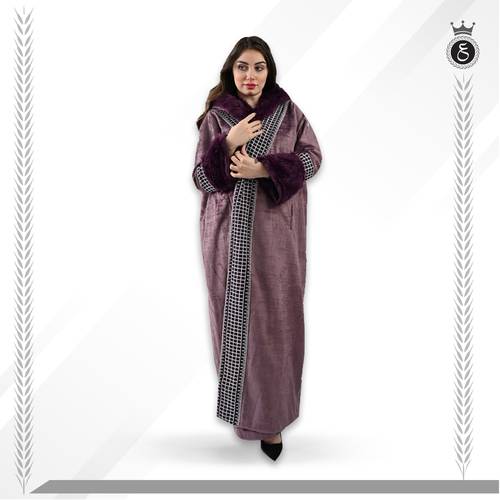 بالطو مخمل باللون البنفسجي