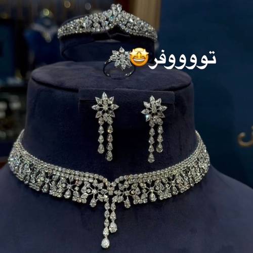 طقم ذهب أبيض تصميم ألماس عيار 18 إجمالي الوزن 42.25 غرام -  وزن الأحجار 10.6