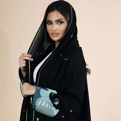 عباية اسود و تطريز ازرق