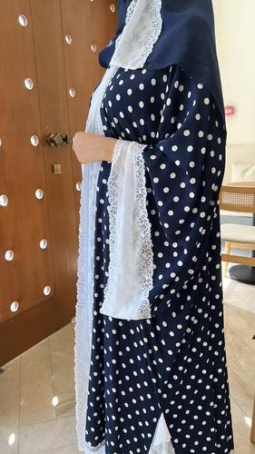 عباية منقطة ( مقاس 55)