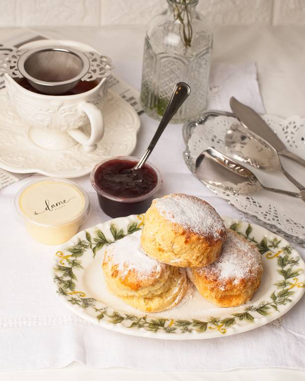 السكونز الانجليزي  ENGLISH SCONES**