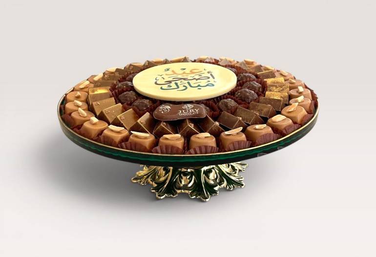 صحن زجاج اخضر بقاعدة ذهبي شوكولاتة مكشوف