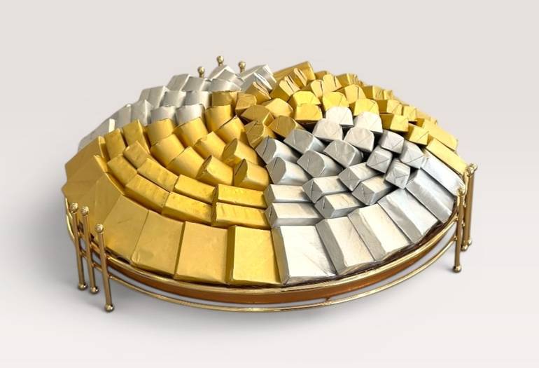 صحن زجاج مع استاند ذهبى شوكولاتة مغلف
