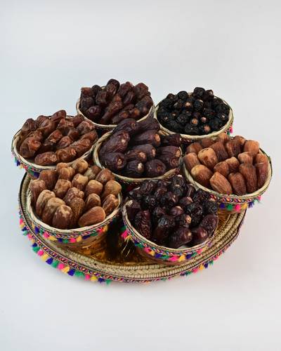 سلة تمور مشكلة