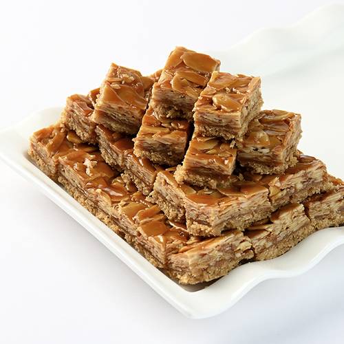 Petit four with caramel almond flavour